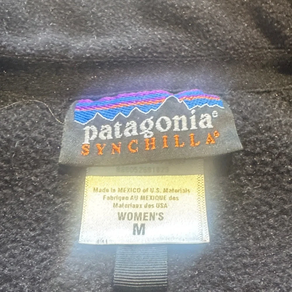Patagonia Women's Synchilla Fleece vest - Black with Multicolor Logo